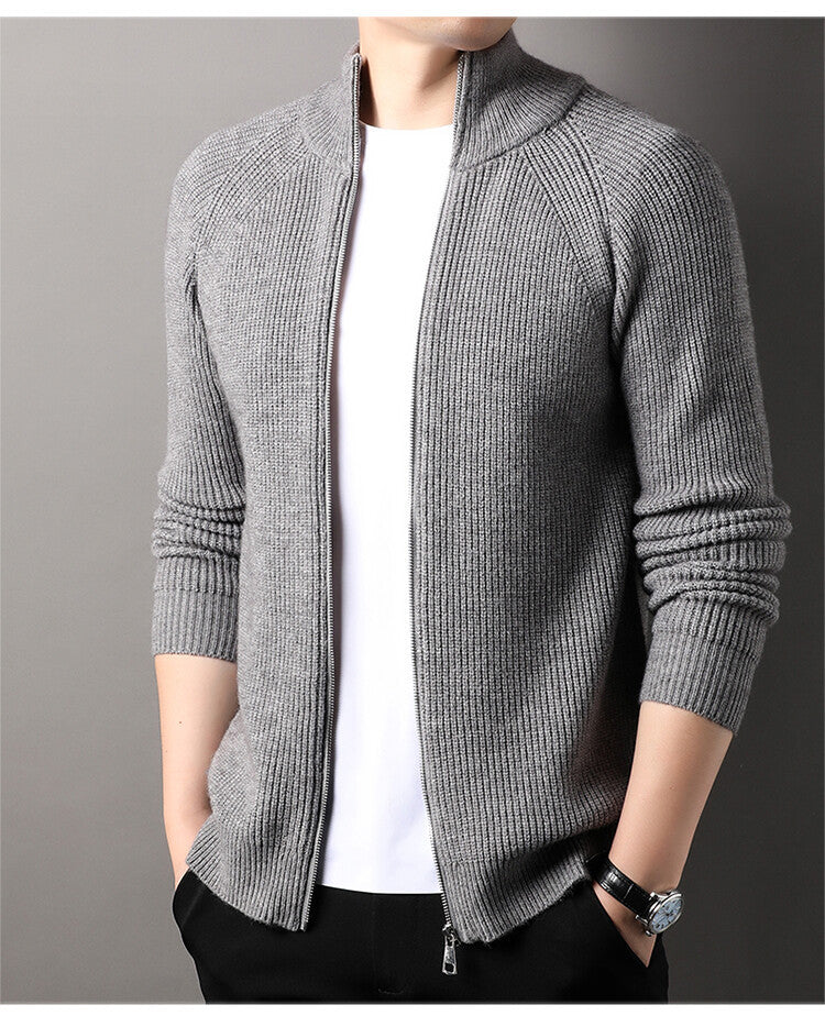Herren Strickjacke mit hohem Kragen und unauffälligem Reißverschluss ModeGeist