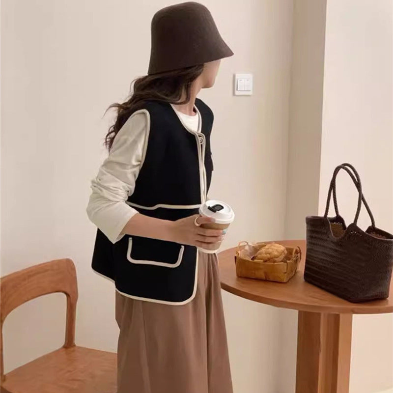 Damen Stilvolle Weste mit kontrastierenden Taschen und Knopfdetails ModeGeist