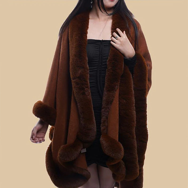 Damen Kunstfell-Cape mit voluminösem Kapuzenkragen und eleganter Felloptik ModeGeist