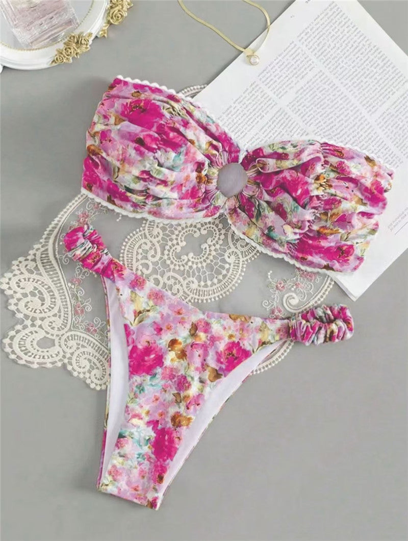 Modischer Damen-Bikini mit Blumenmuster und Rüschen