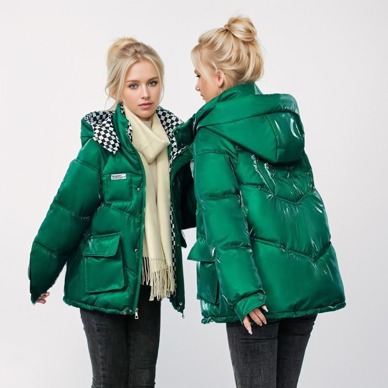Damen modische glänzende Steppjacke mit hochschließendem Kragen und praktischen Taschen ModeGeist