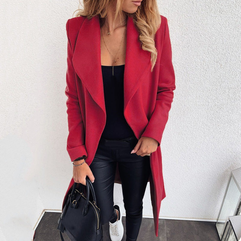 Eleganter Damen-Longblazer mit lässigem Schnitt und besonderen Details von MODEGEIST
