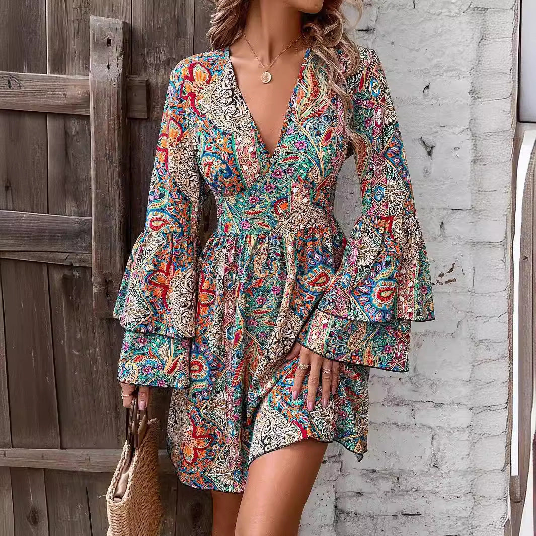 Damen Minikleid mit ausladenden Volantärmeln und paisleymuster ModeGeist