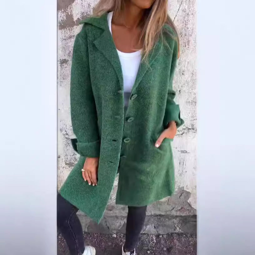 Eleganter Damen Wollmantel mit kuscheligem Komfort und Knopfdetails von MODEGEIST