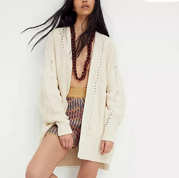 Damen offene Strickjacke mit leichter Lochstruktur und komfortabler Passform ModeGeist
