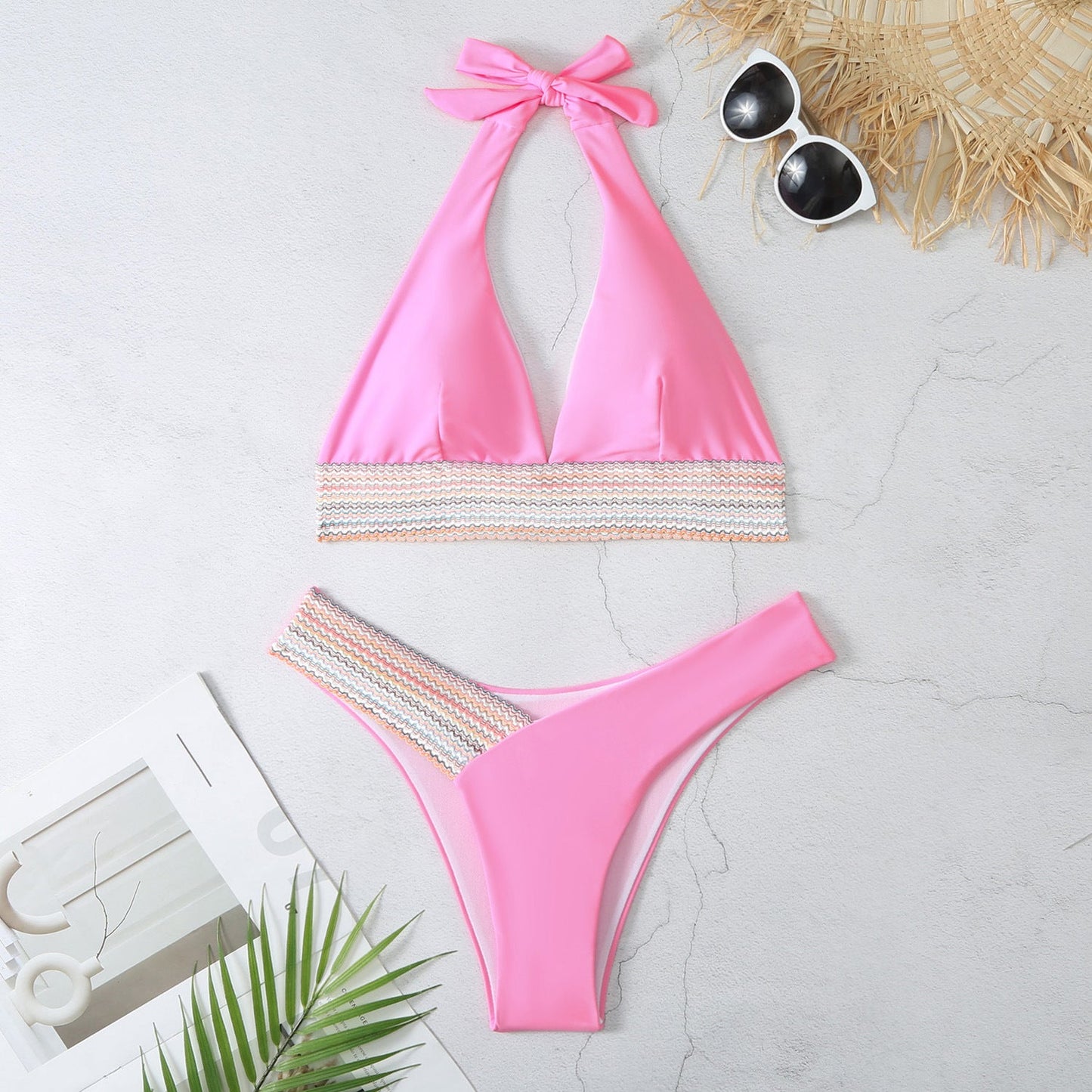 Moderner Dreieck-Bikini für Damen mit Spitze und hohem Beinausschnitt