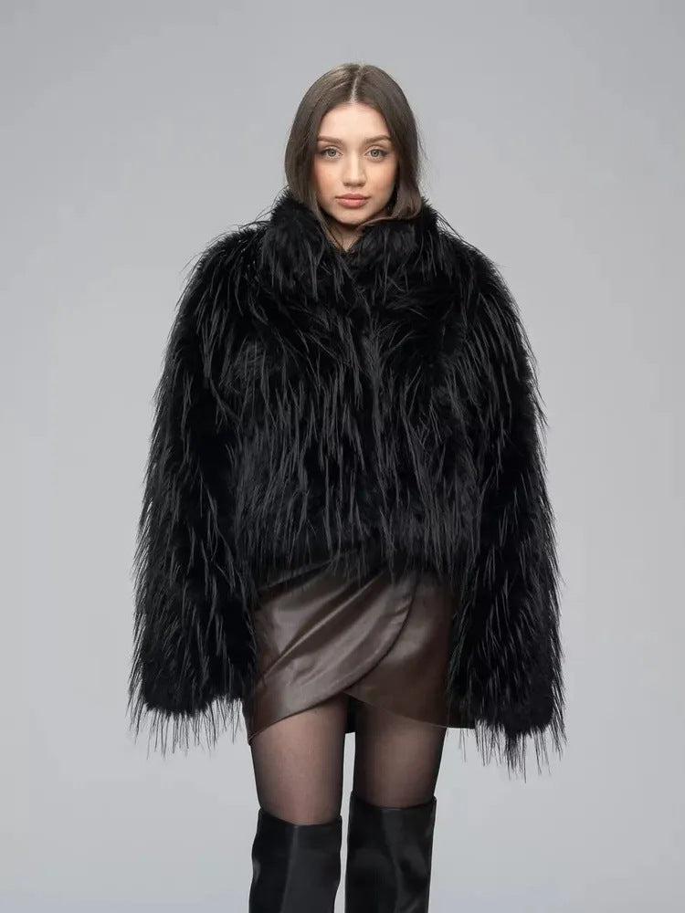 Damen Trendige Kunstfelljacke mit eleganten Fransen ModeGeist