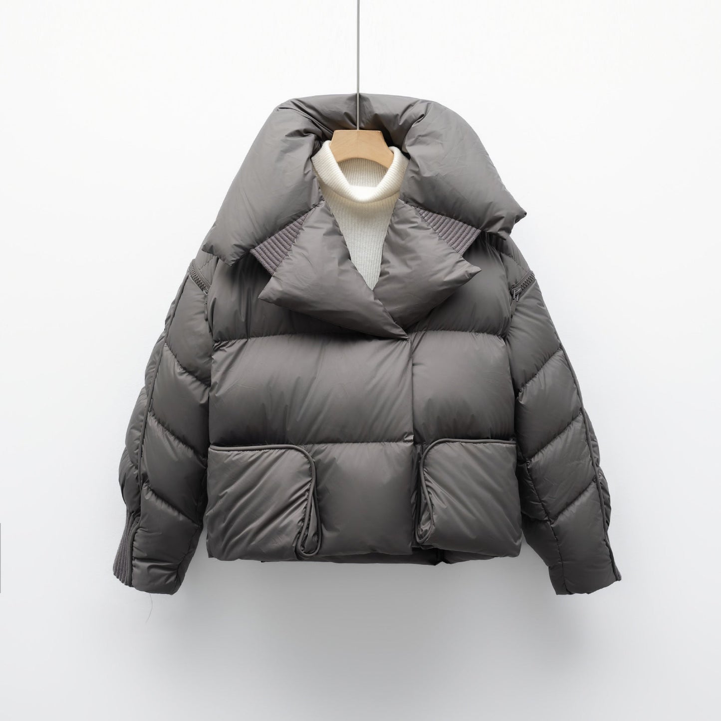 Damen modische verkürzte Steppjacke mit hoch geschlossenem Kragen und praktischen Taschen ModeGeist