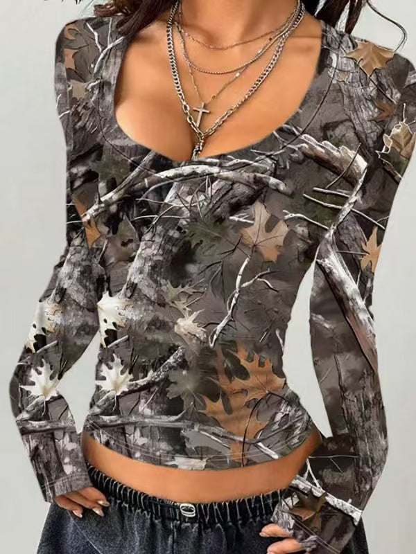 Damen Camouflage Langarmshirt mit V-Ausschnitt und modernen Details ModeGeist