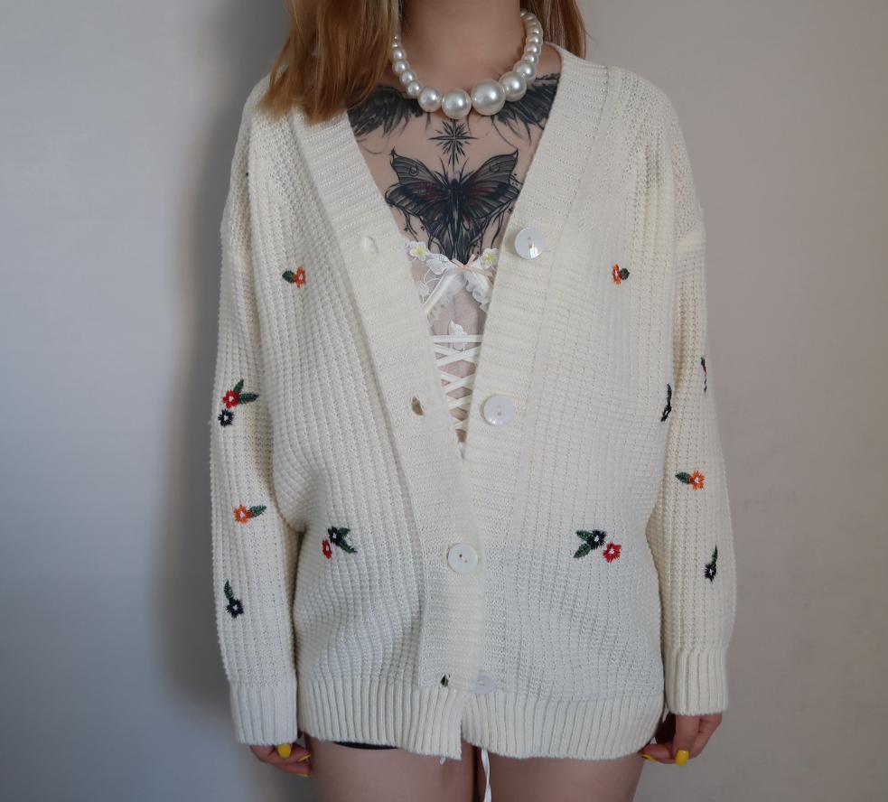 Damen Strickjacke mit buntem Blumenstickereien ModeGeist