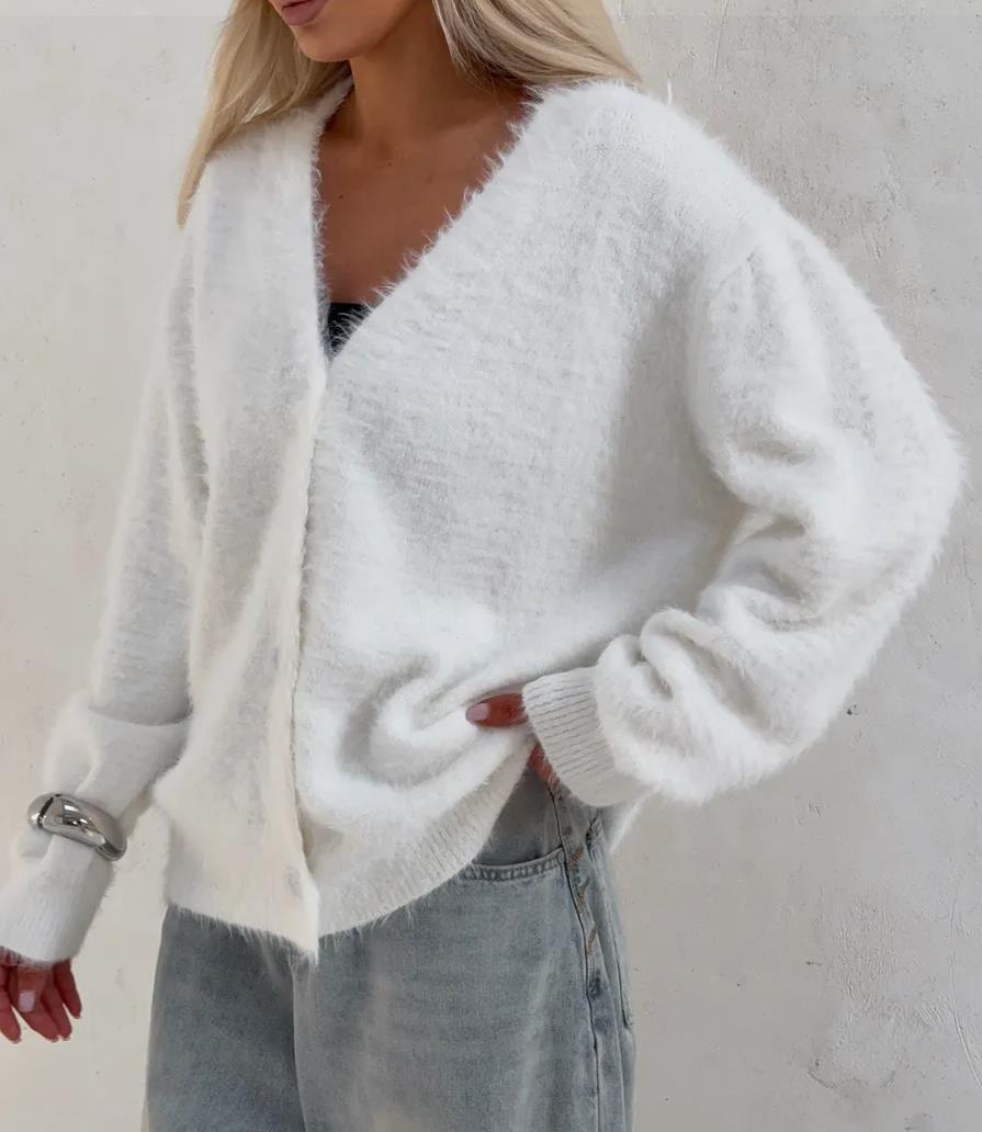 Damen Kuscheliger Strickjacke mit modernen Knopfdetails und lässigem Schnitt ModeGeist