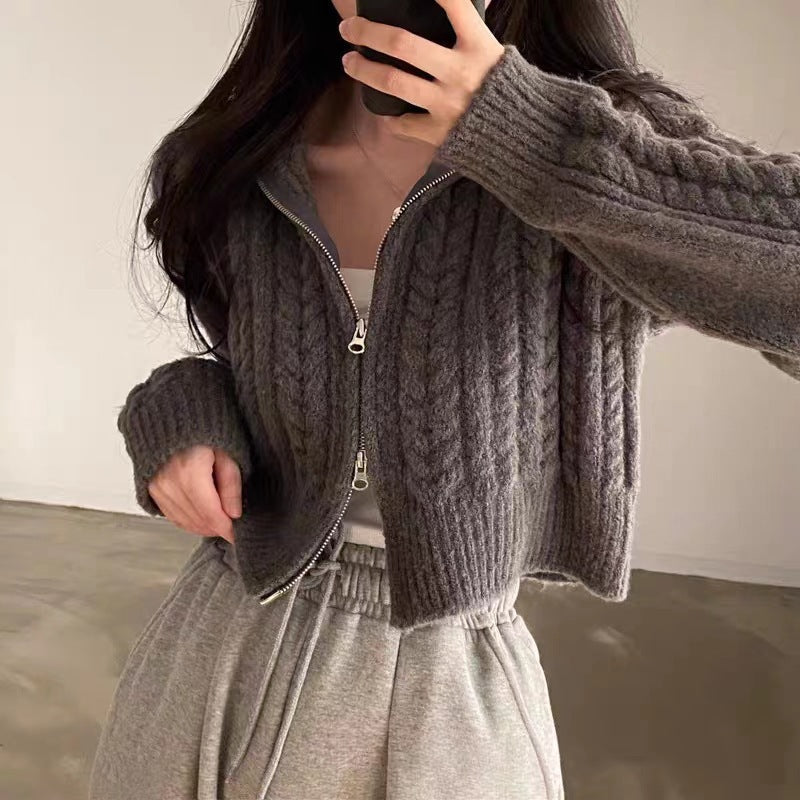 Damen Strickjacke mit hochwertigem Zopfmuster und sportlichem Reißverschluss ModeGeist