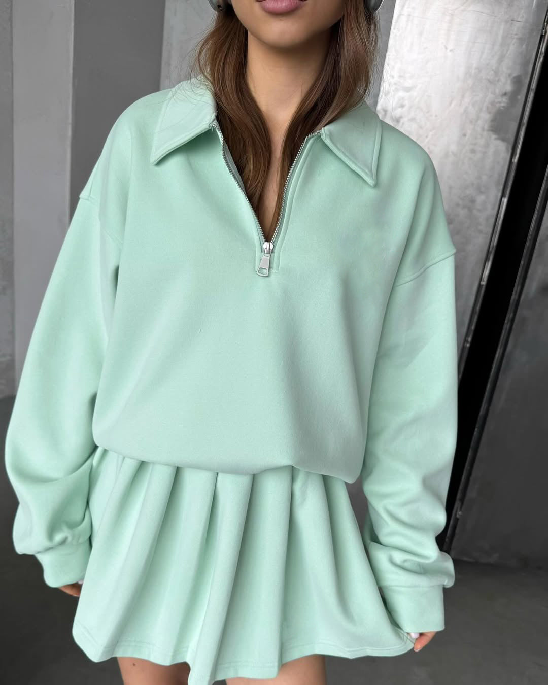 Damen sportlicher Pullover mit Kordelzug und Reißverschluss ModeGeist