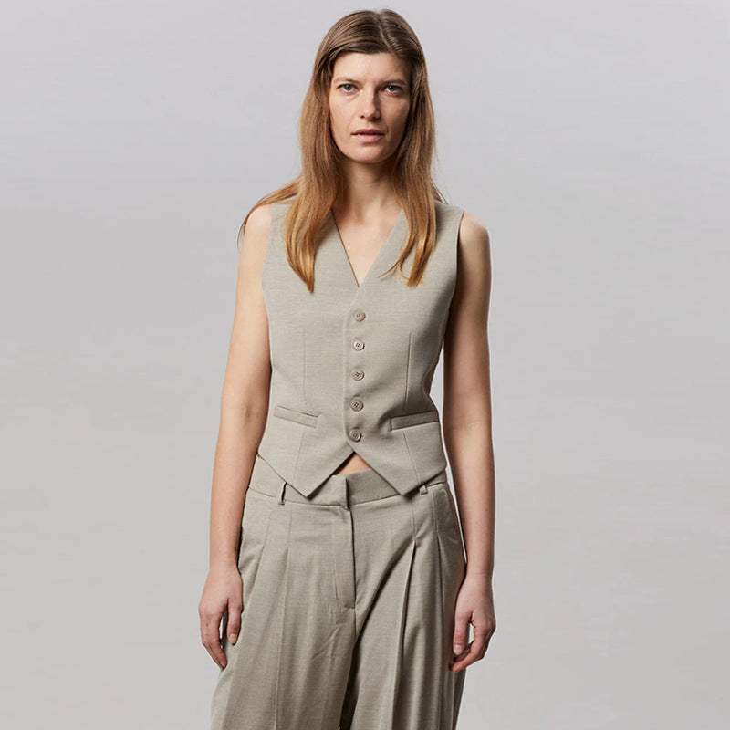 Modebewusste Damenweste: elegant, tailliert, mit Knöpfen und schmal geschnitten
