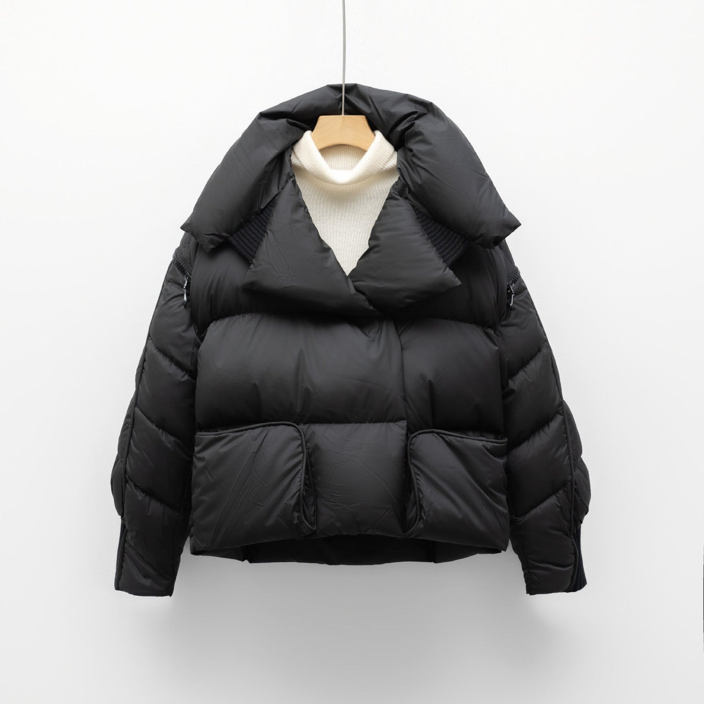 Damen modische verkürzte Steppjacke mit hoch geschlossenem Kragen und praktischen Taschen ModeGeist