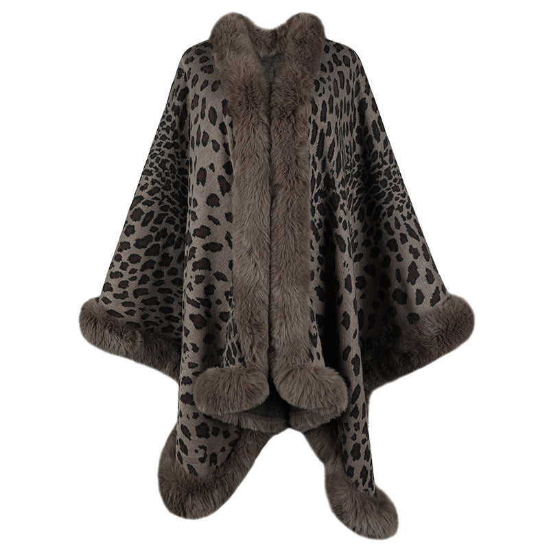 Damen kuscheliger Poncho mit luxuriösem Kunstfellbesatz und Leopardenmuster ModeGeist