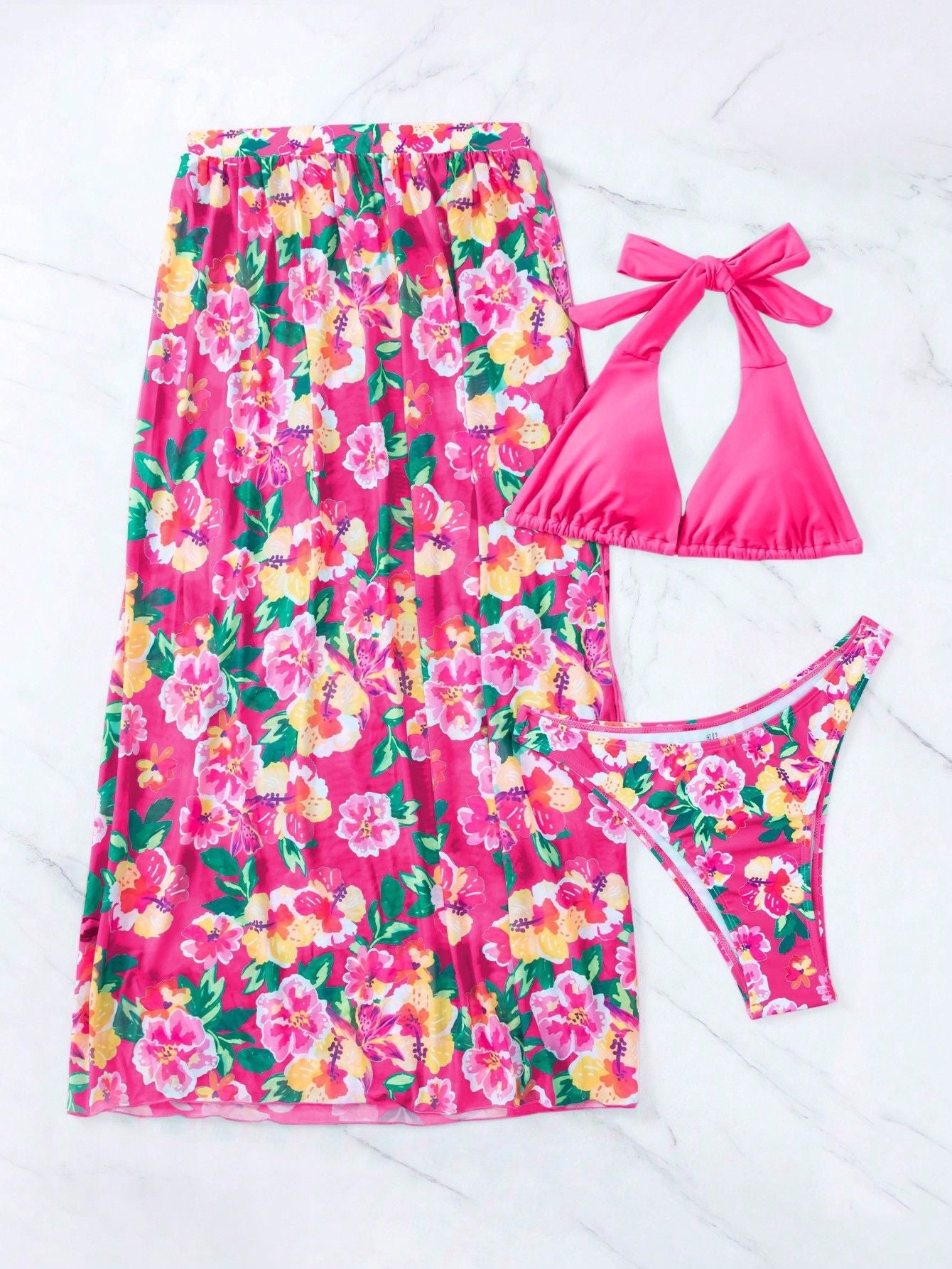 Modischer Damen Bikini mit Blumenmuster und durchsichtigem Wickelrock von MODEGEIST