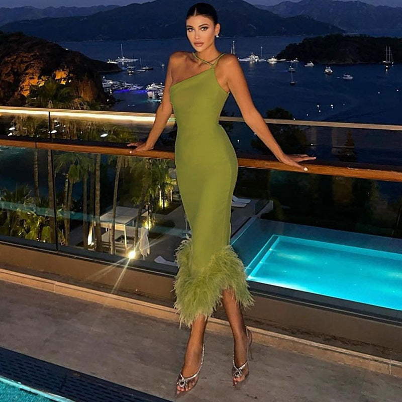 Asymmetrisches Damenkleid mit glitzerndem Saum von MODEGEIST