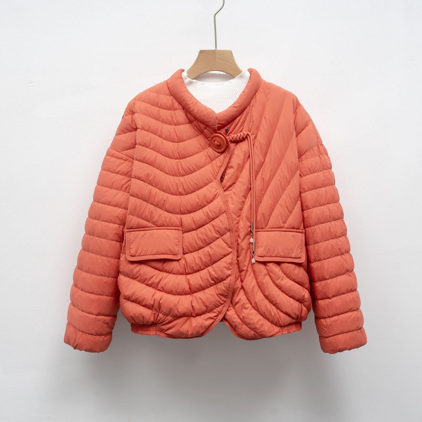 Damen modische Steppjacke mit asymmetrischem Schnitt und praktischen Taschen ModeGeist