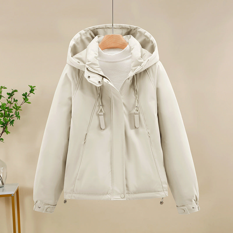 Damen Funktionale Softshelljacke mit verstellbarer Kapuze und hochwertigen Reißverschlüssen ModeGeist