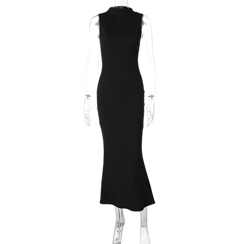 Elegantes figurbetontes Maxikleid mit hohem Kragen von MODEGEIST