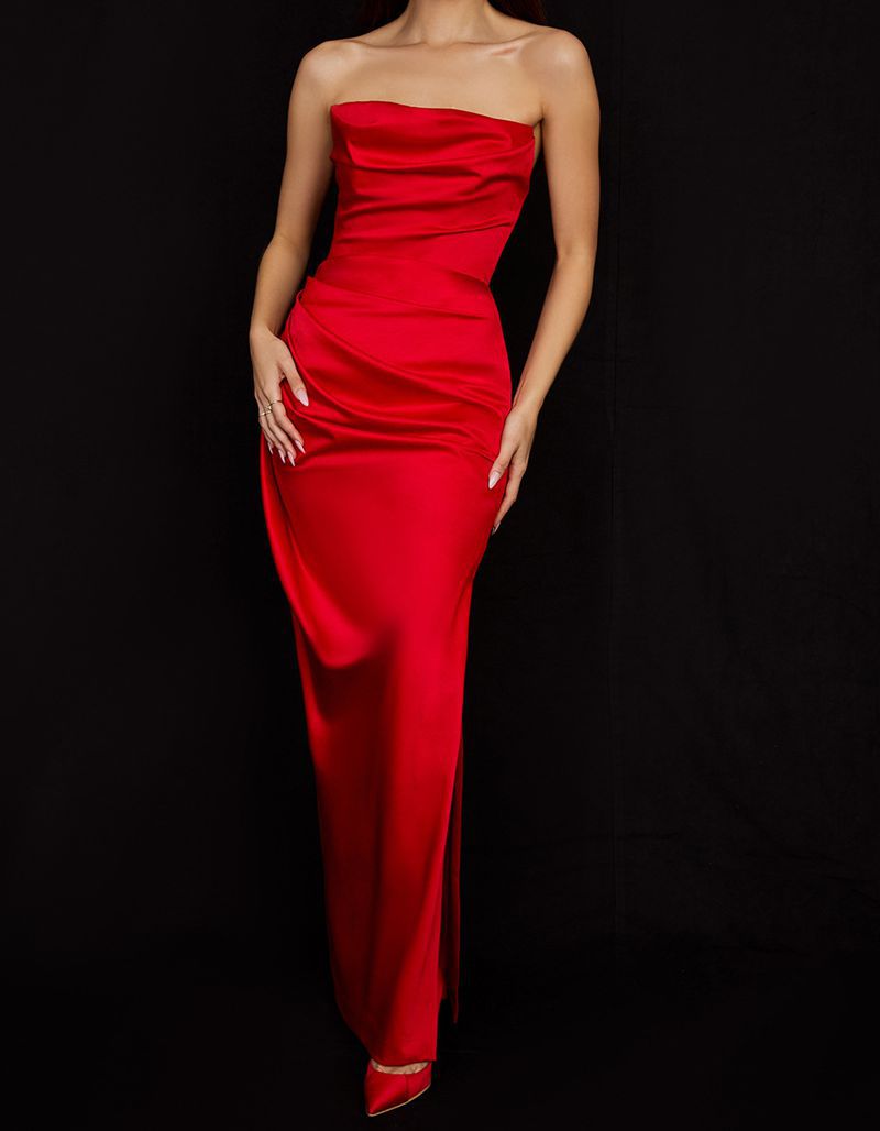 Elegantes, trägerloses Maxikleid für Damen mit innovativem Drapierdesign von MODEGEIST