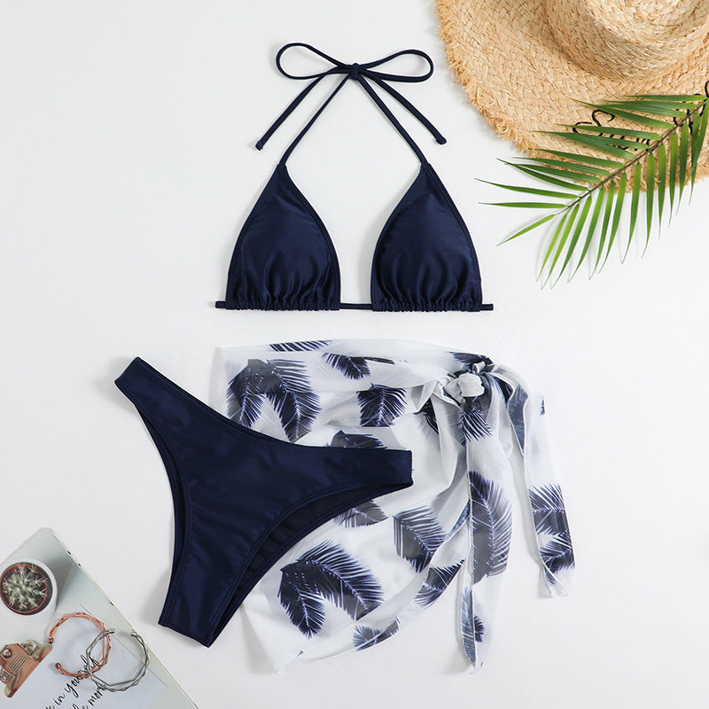 Moderner Dreieck-Bikini mit Strandtuch für Damen von MODEGEIST