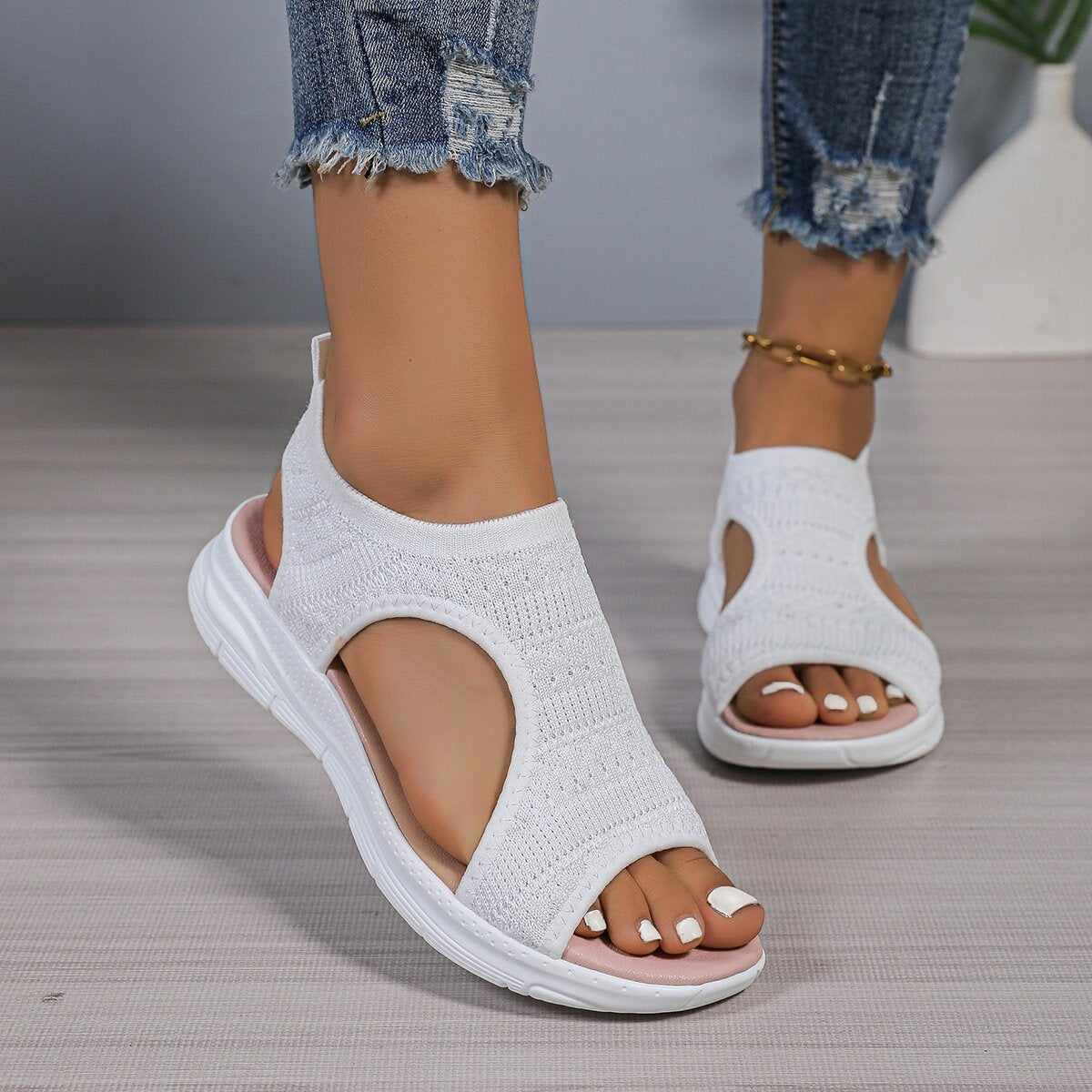 Bequeme Damen-Sandalen aus atmungsaktivem Material mit rutschfester Sohle von MODEGEIST
