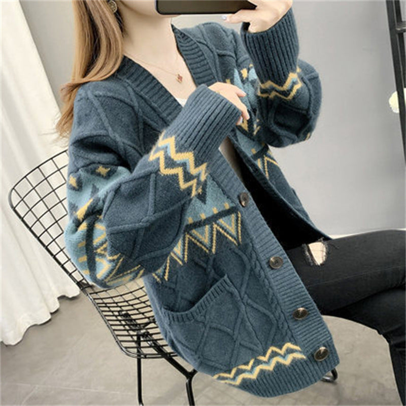 Damen Strickjacke mit modernem Zopf- und geometrischem Muster ModeGeist