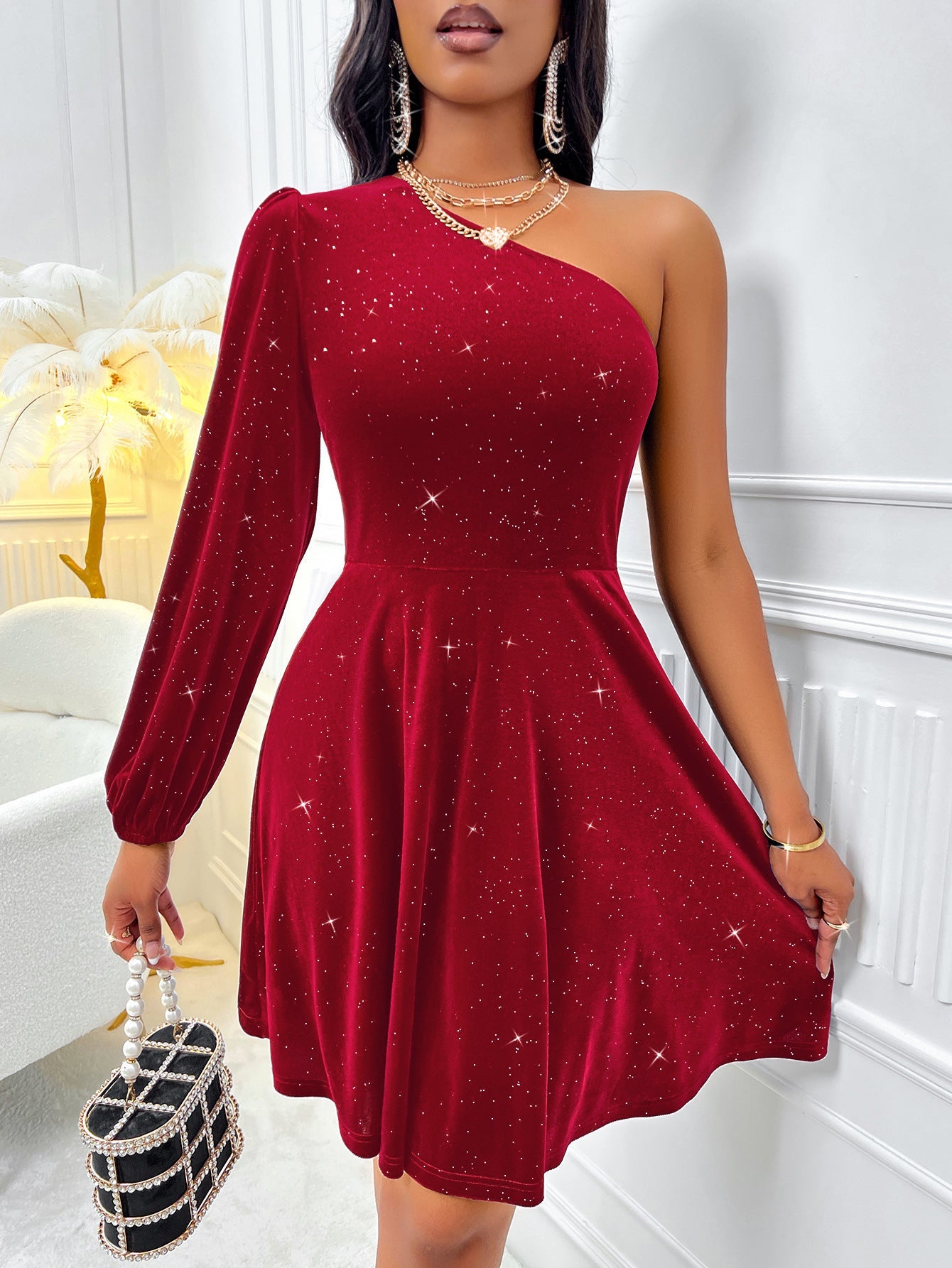 Elegantes Partykleid für Damen mit asymmetrischem Schnitt und Glitzerdetails von MODEGEIST
