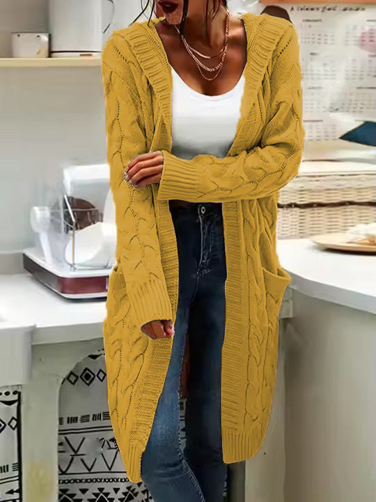 Damen Strickjacke im lässigen Langschnitt mit Zopfmuster und praktischen Taschen ModeGeist