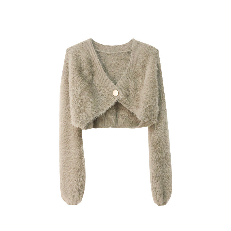 Damen Flauschige Kurzstrickjacke mit V-Ausschnitt und Knopfdetail ModeGeist