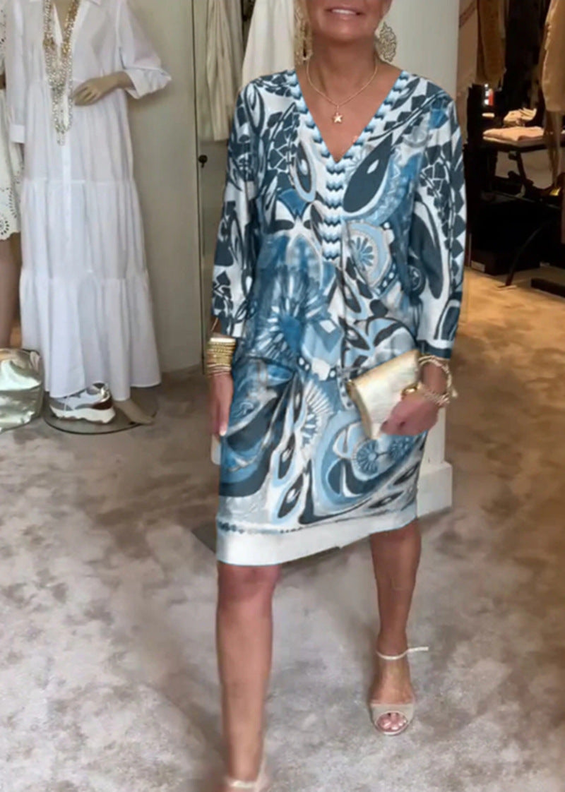Elegantes Damen Freizeitkleid mit V-Ausschnitt und buntem Muster von MODEGEIST