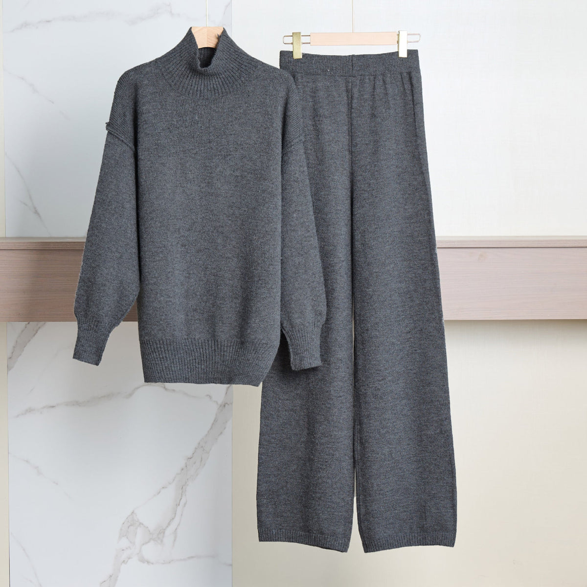 Damen Gemütliches Strickensemble mit hohem Kragen und weit geschnittenen Hosen ModeGeist