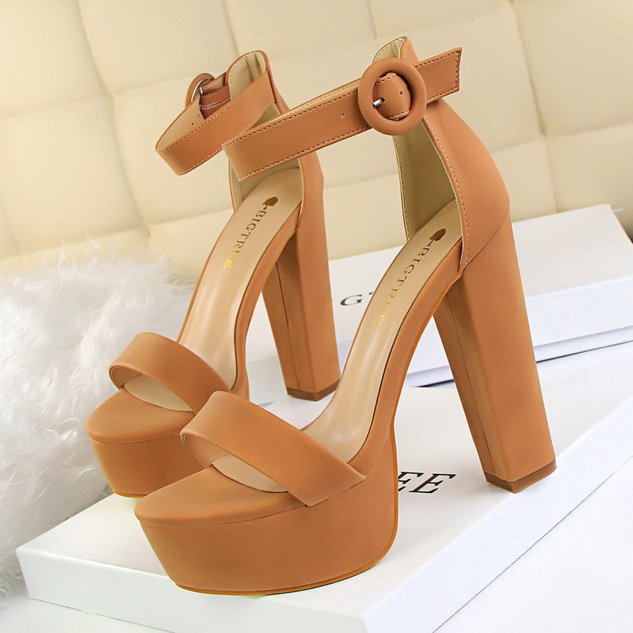 Damen Hochhackige Plateau-Sandalen mit verstellbarem Knöchelriemen und robustem Blockabsatz ModeGeist