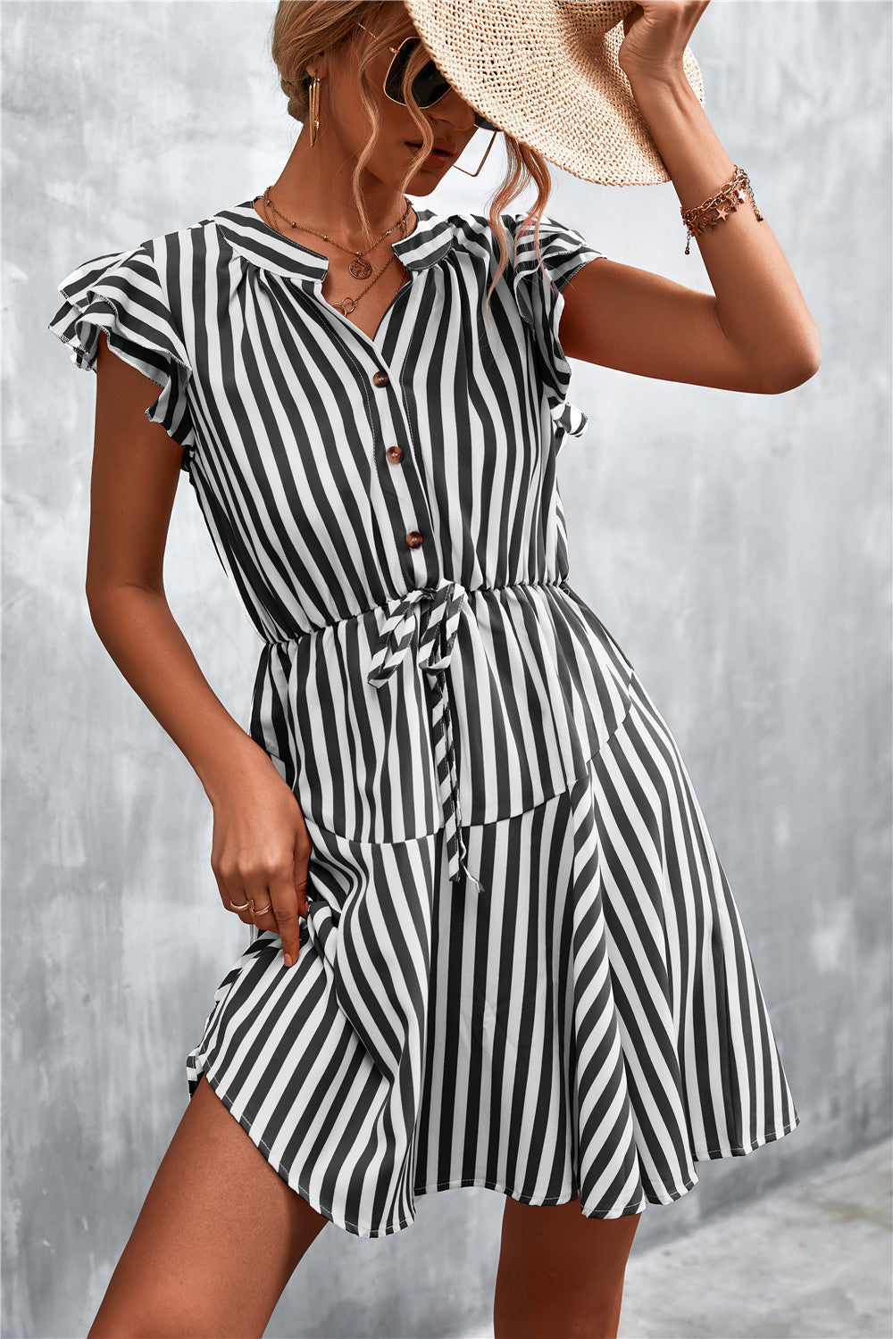 Damen Kurzarm-Kleid im angesagten Streifenlook mit Taillenzug und eleganten Rüschendetails ModeGeist