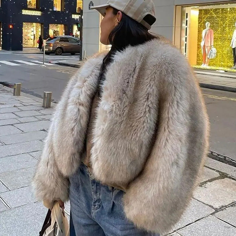 Damen Flauschige Kurzjacke aus Kunstpelz mit voluminösen Ärmeln ModeGeist