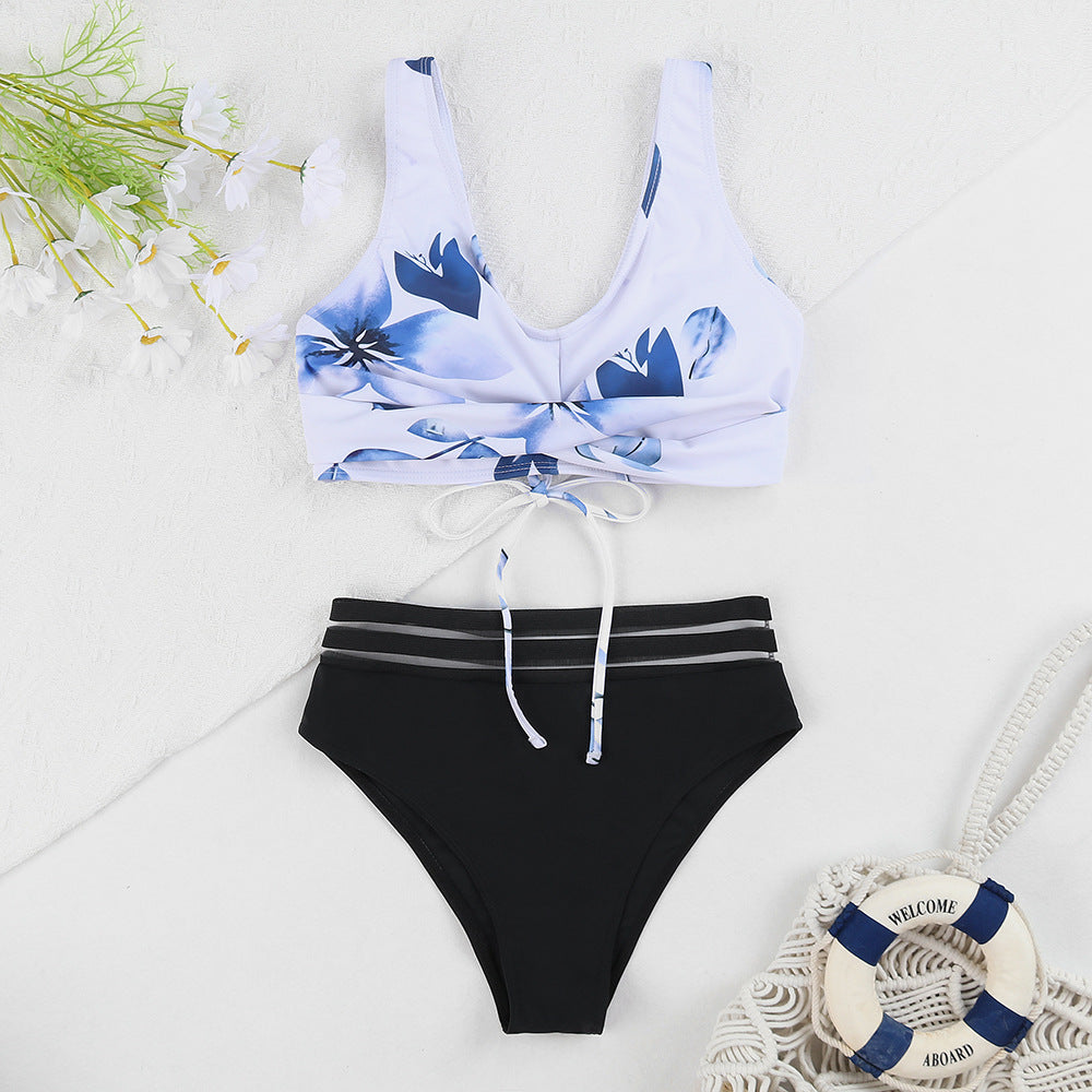 Modegeister Damen Bikini mit Blumen-Oberteil und hohem Bund