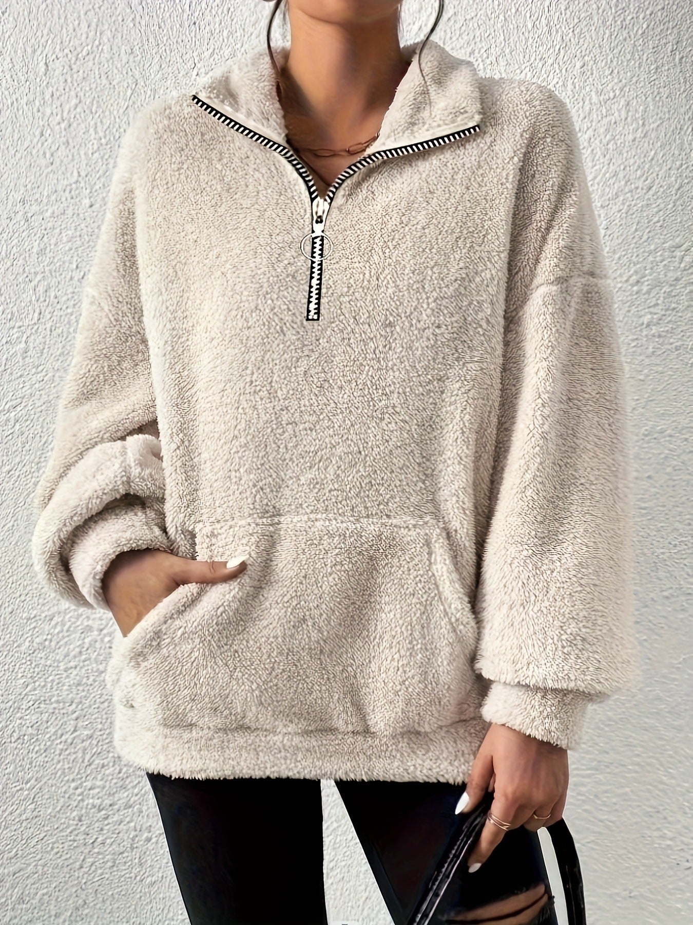 Damen kuscheliger Fleece-Pullover mit halbem Reißverschluss und Seitentaschen ModeGeist