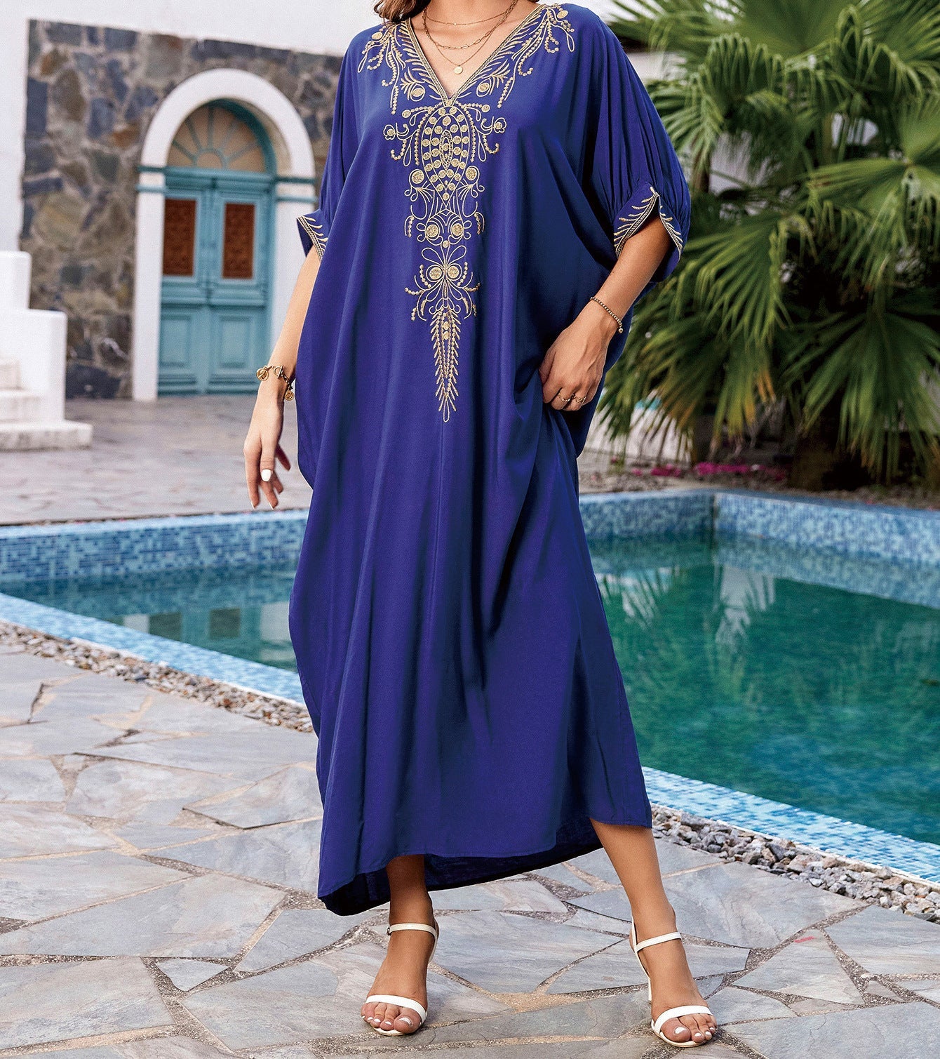Elegante Kaftan-Morgenrobe für Damen mit aufwendiger Stickerei und weiten Ärmeln von MODEGEIST