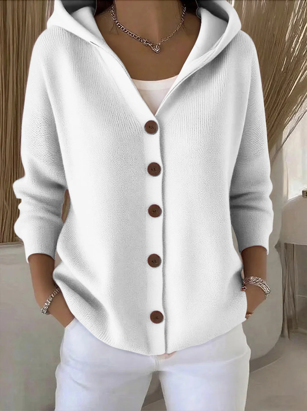 Damen Kapuzenstrickjacke mit praktischen Knopfdetails und lässigem Schnitt ModeGeist
