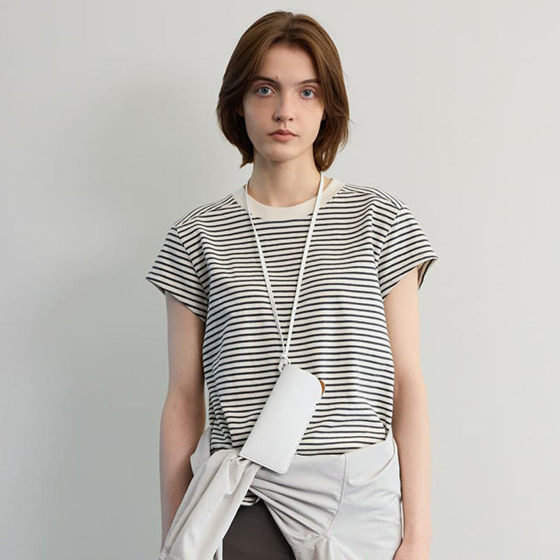 Modisches Damen-T-Shirt mit Streifen und geripptem Kragen