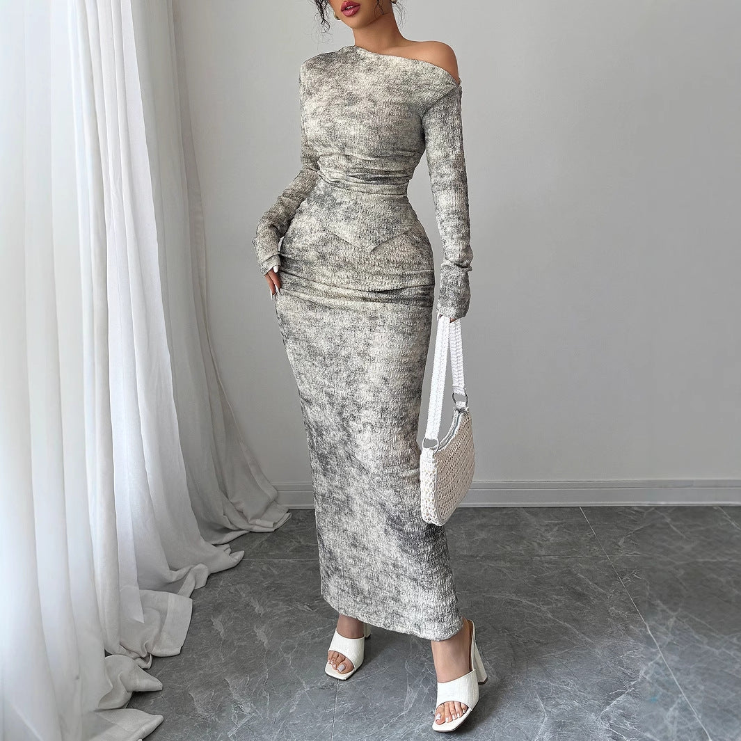 Elegantes Damenkleid mit asymmetrischem Ausschnitt, figurbetont, Langarm von MODEGEIST