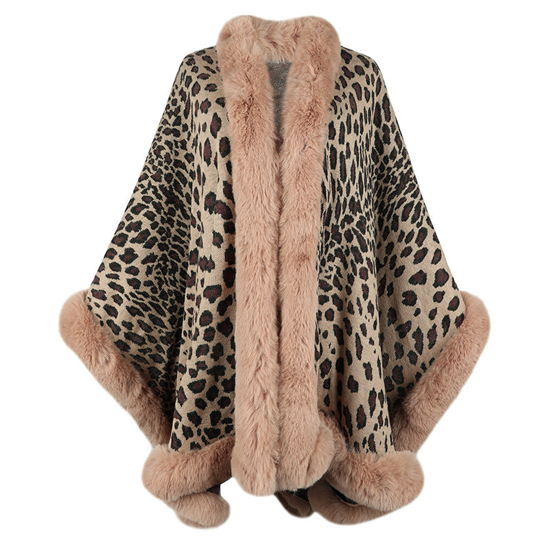 Damen kuscheliger Poncho mit luxuriösem Kunstfellbesatz und Leopardenmuster ModeGeist