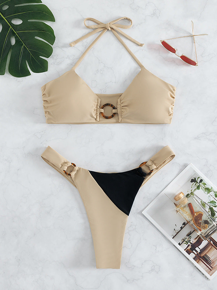 Modischer Damen-Bikini mit Schnürung und asymmetrischen Trägern