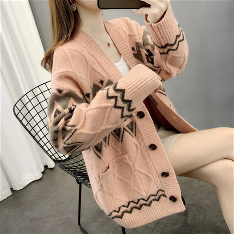 Damen Strickjacke mit modernem Zopf- und geometrischem Muster ModeGeist