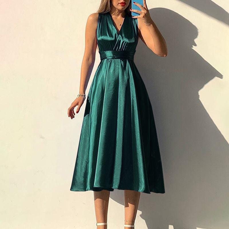 Elegantes Emma Abendkleid mit V-Ausschnitt und sexy Rückenausschnitt in unifarbener Optik