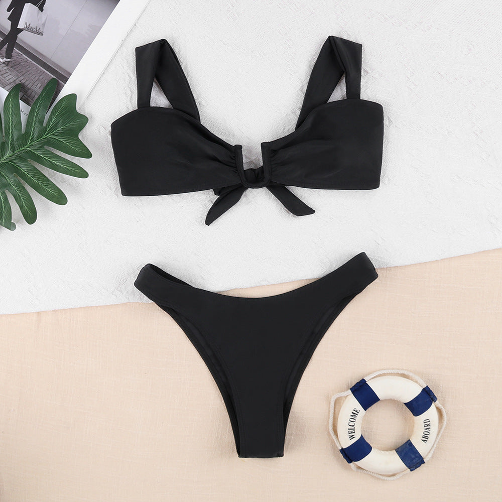 Modischer Damen-Bikini mit Blumenmuster und schönem Knoten