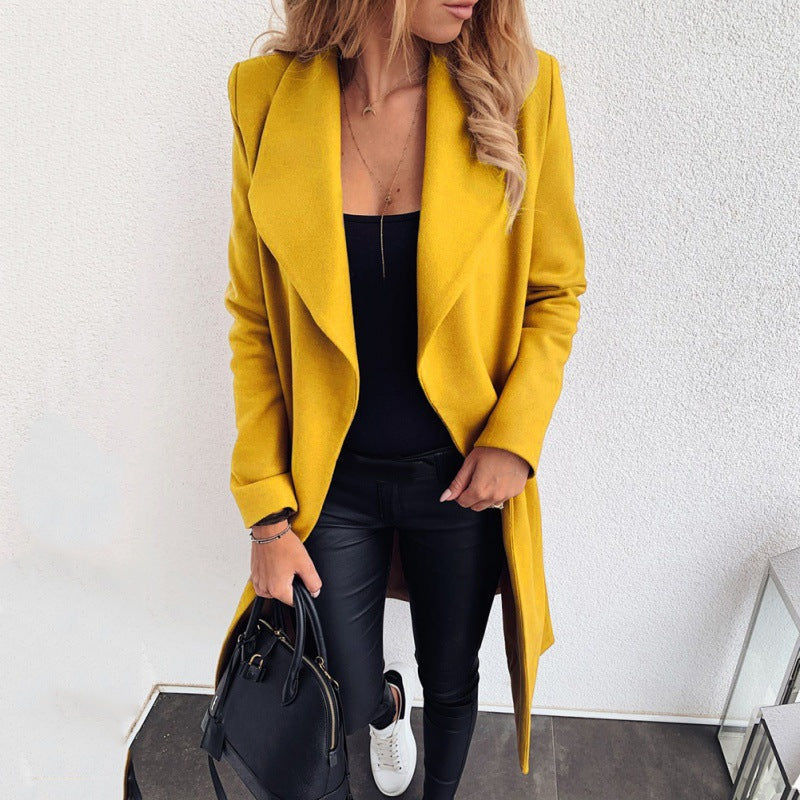 Eleganter Damen-Longblazer mit lässigem Schnitt und besonderen Details von MODEGEIST