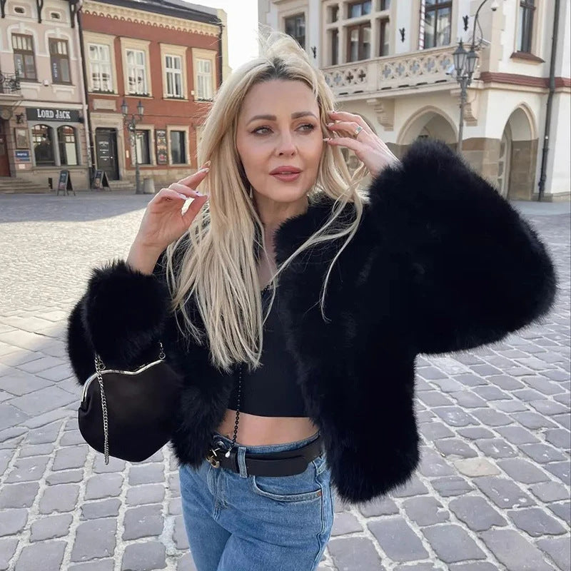 Damen Flauschige Kurzjacke aus Kunstpelz mit voluminösen Ärmeln ModeGeist